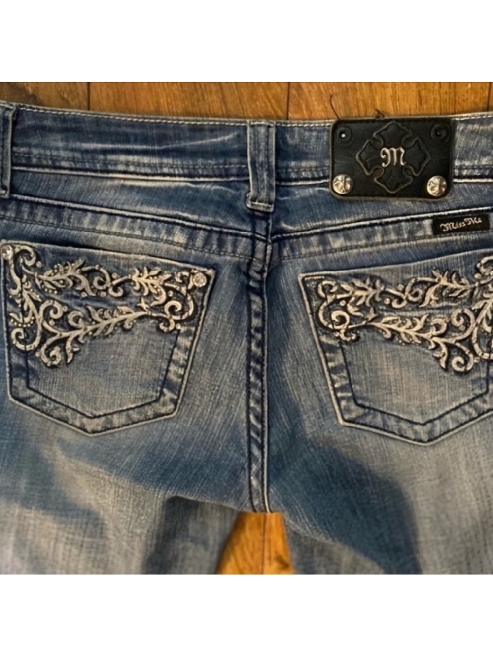 Beautiful Miss Me Cropped Jeans With Embellished Back Pockets 21” Inseam
